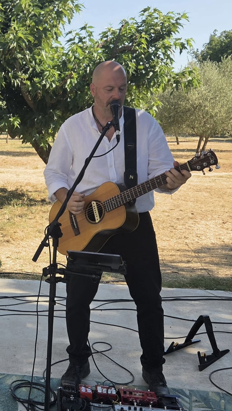 Aymeric Silvert en solo guitare-voix acoustique, 2026
